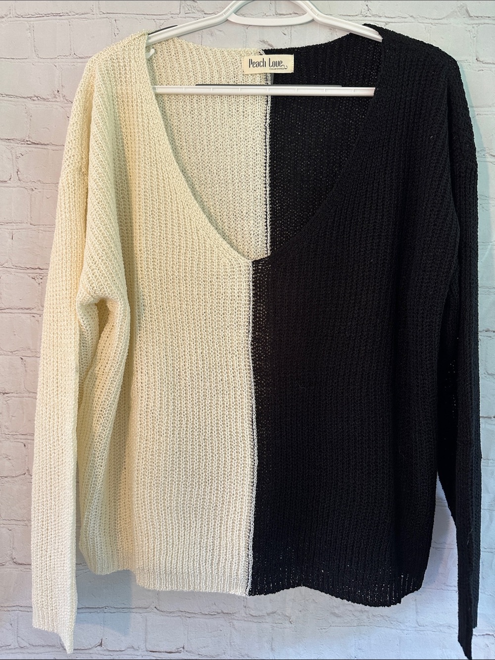 Peach Love California Two-Tone Black and Cream V-Neck Sweater size L